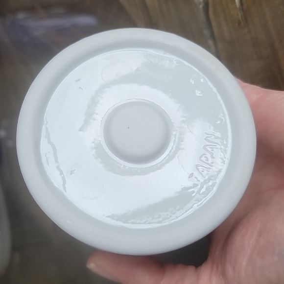 JAPANESE floral vase orange yellow and green on white - Picture 3 of 4